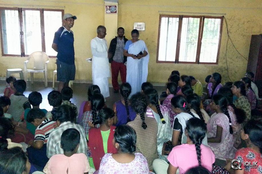 Celebs-at-Chennai-Flood-Relief-Activities